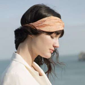 Les bienfaits du foulard en soie pour sublimer vos cheveux