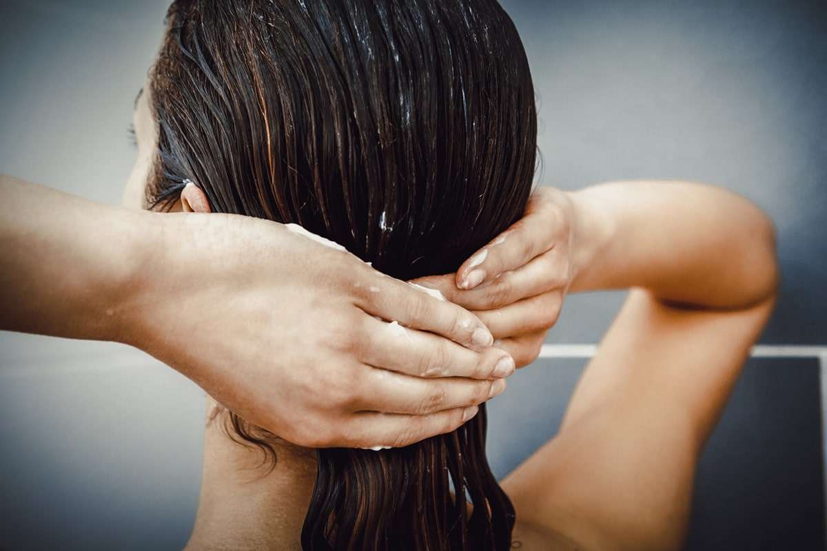 découvrez les bienfaits du masque à la maïzena pour cheveux et une recette simple à réaliser chez vous pour nourrir et revitaliser votre chevelure naturellement.