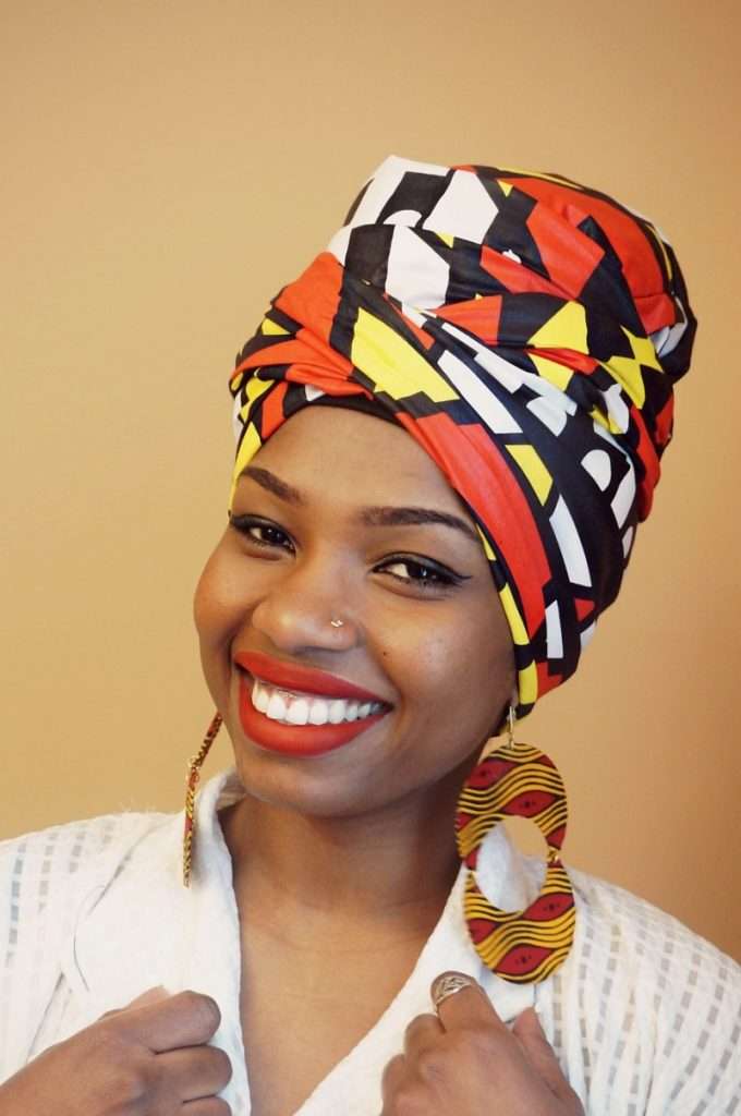 apprenez à choisir et porter un turban avec style pour sublimer votre look au quotidien. conseils pratiques et inspirations pour adopter cet accessoire tendance.