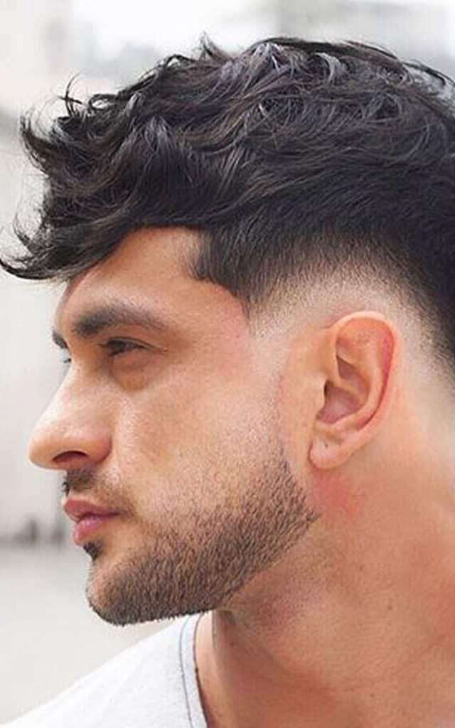 découvrez les tendances actuelles de la coiffure taper fade, un style moderne et élégant qui s'adapte à toutes les occasions et personnalités.