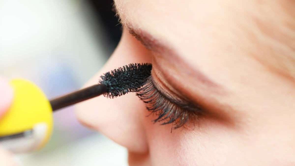 découvrez comment choisir la crème lissante idéale pour sublimer vos cheveux, lisser vos boucles et obtenir une coiffure parfaite au quotidien.