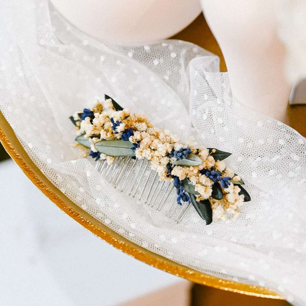 découvrez comment choisir le peigne cheveux mariée idéal pour sublimer votre coiffure le jour j. guide complet pour un accessoire parfait et élégant.