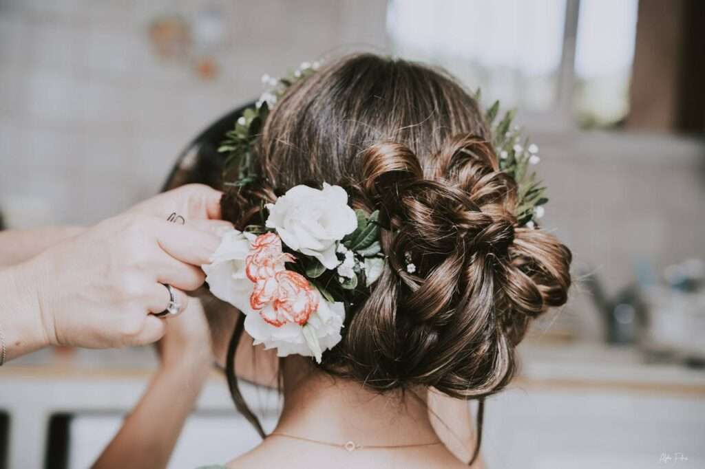 découvrez nos tarifs 2026 pour une coiffure de mariage élégante et sur mesure, afin de sublimer votre jour exceptionnel.