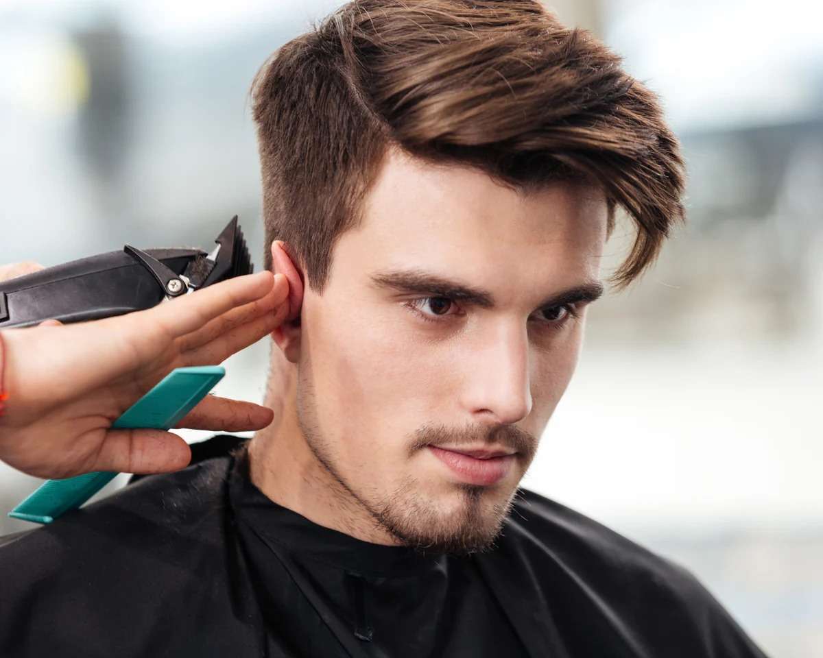 découvrez comment choisir la coupe de barbe idéale pour homme en fonction de la forme de votre visage et mettez en valeur votre style avec nos conseils d'experts.