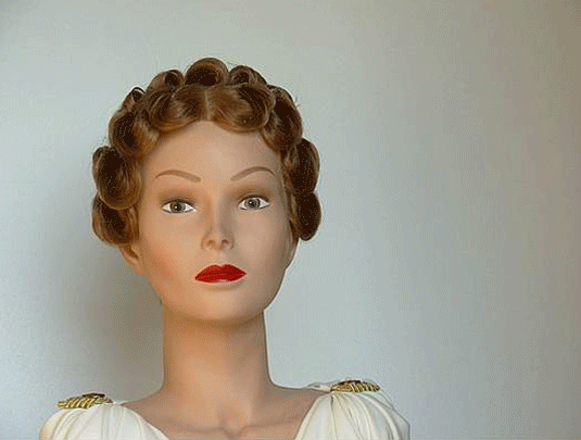 découvrez des coiffures romaines élégantes pour femmes, alliant charme antique et style moderne pour une allure sophistiquée en toutes occasions.