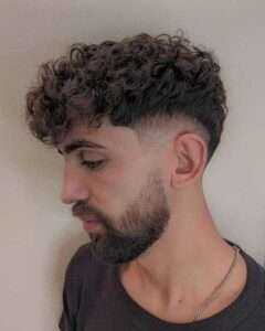 Permanente homme cheveux court : guide complet pour un style réussi