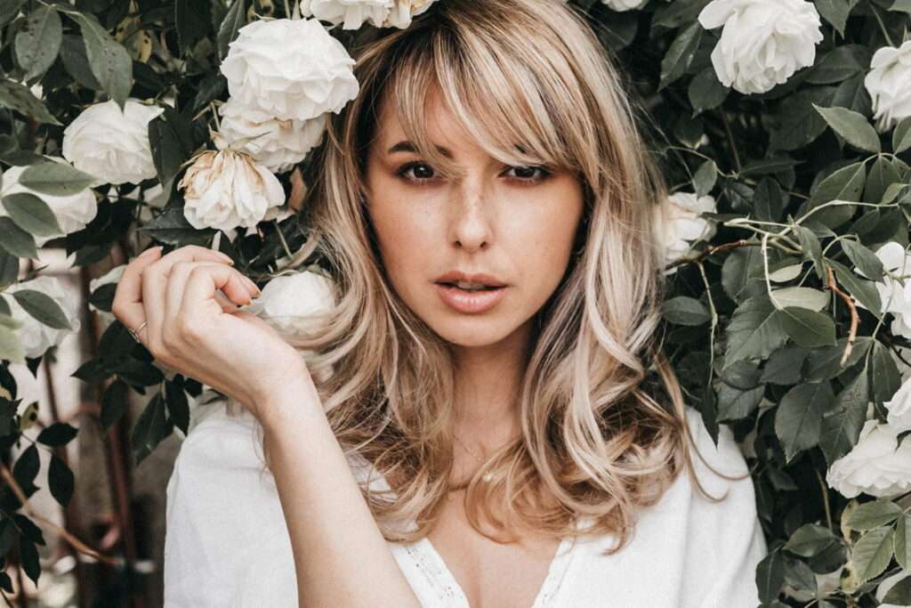 découvrez des idées élégantes de coiffure mariée avec cheveux lâchés pour un look naturel et romantique le jour j.