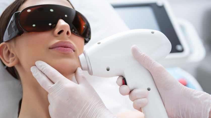 découvrez nos solutions efficaces d'épilation faciale permanente pour un teint lisse et sans poils. résultats durables et peau nette assurés.