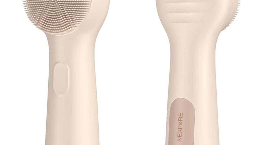 brosse de nettoyage facial en silicone douce et efficace, idéale pour éliminer les impuretés et exfolier la peau en profondeur, pour un teint éclatant et revitalisé.