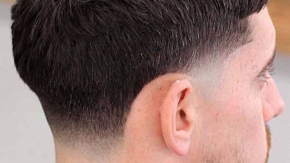 découvrez le style de coiffure taper fade, une coupe moderne et élégante qui s'adapte à tous les types de cheveux pour un look net et sophistiqué.