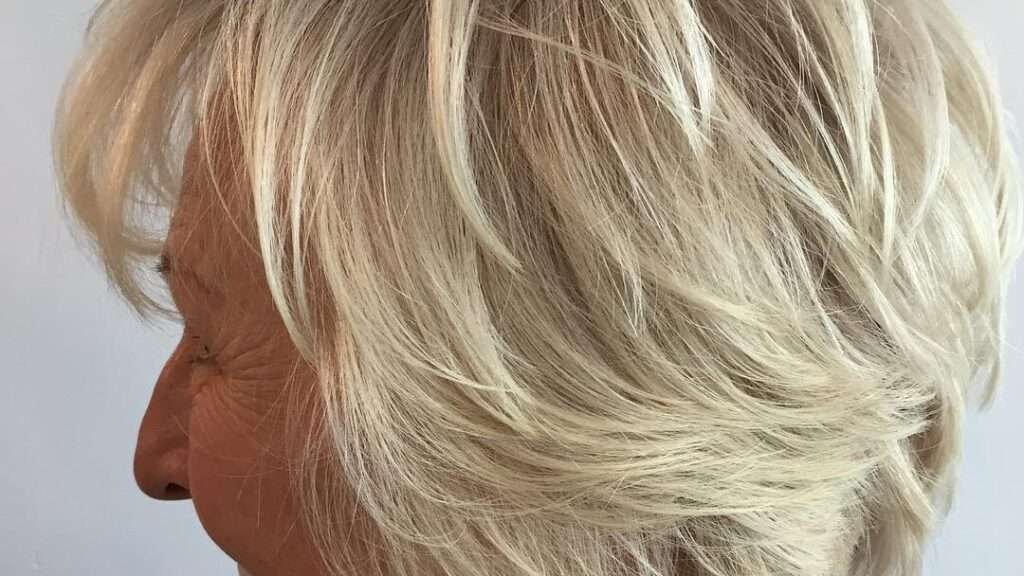 découvrez des idées de coiffures élégantes et tendance pour les femmes de plus de 60 ans, adaptées à tous les styles et volumes de cheveux.