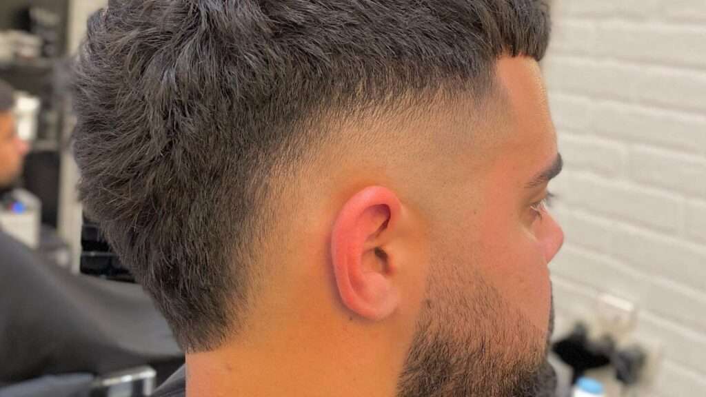 découvrez le style burst fade, une coupe de cheveux moderne alliant dégradé progressif et effet éclaté pour un look dynamique et tendance.